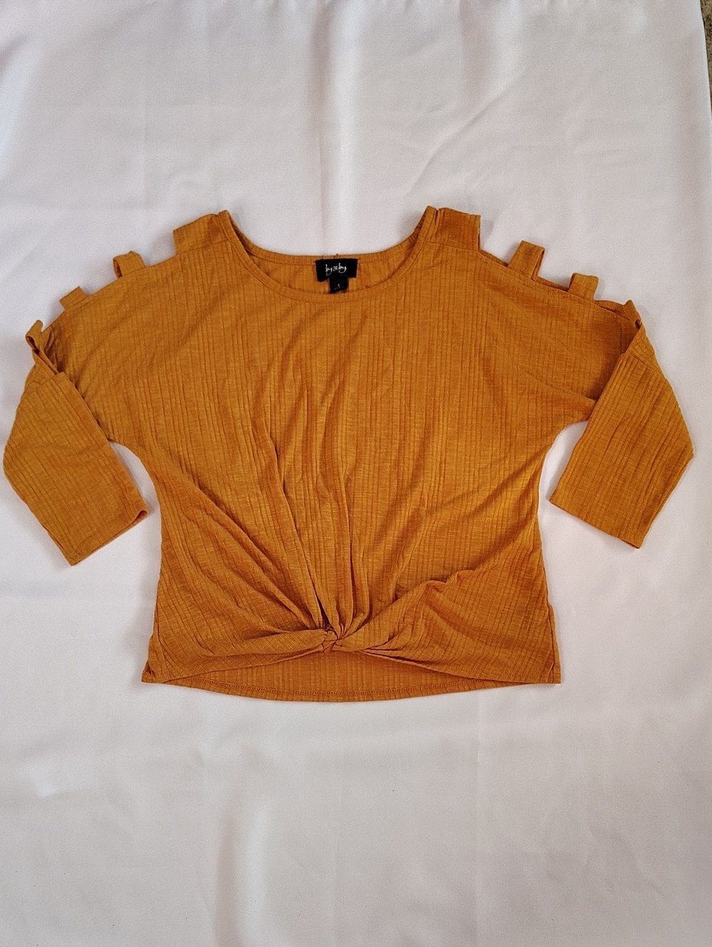 by & by Women's Top Size S Mustard Yellow 3/4 Sleeve Cutout Sleeve Twist Front